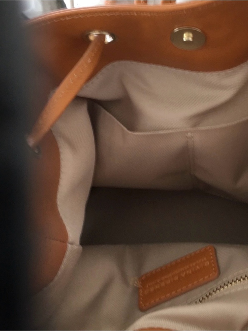๐๐คDIVINA FIRENZE NATURAL RAFFIA WOVEN AND TAN LEATHER BUCKET BAG! - Picture 10 of 11